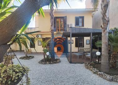 Castelvetrano Villa Con Giardino In Zona Nord