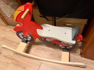 Dondolo in legno