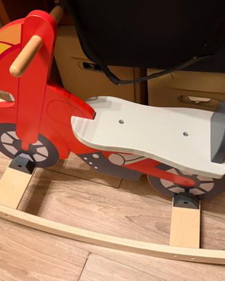 Dondolo in legno