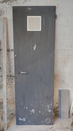 porta in ferro per locali esterni