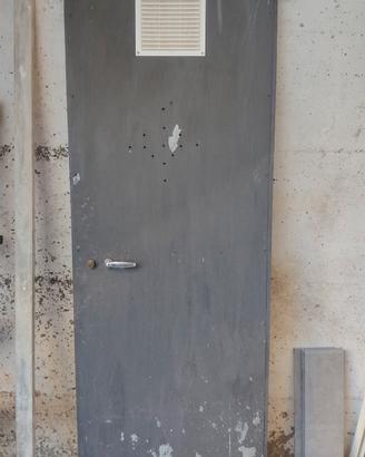 porta in ferro per locali esterni