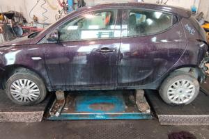 Sportelli sinistri Lancia y 2013