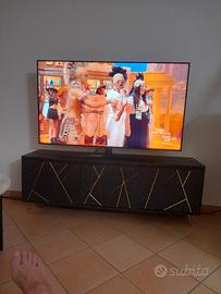 TV-porta tv- 2 divani- una panca- Tavolino soggio