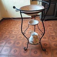 toilette in ferro battuto e ceramica in stile 800