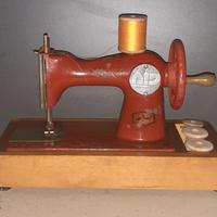 MACCHINA DA CUCIRE GIOCATTOLO 