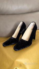 Décolleté in velluto nero