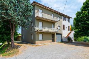 Appartamento in bifamiliare in Zona Banzola, con t