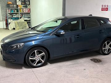 Volvo v 40 d2