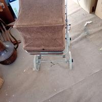Carrozzella delle bambole Vintage