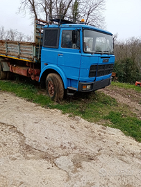 Fiat 691 con targa gialla