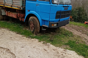 Fiat 691 con targa gialla