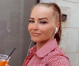 Cameriera di sala in un ristorante