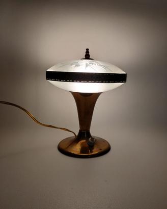 Lampada vintage, a forma di navicella spaziale