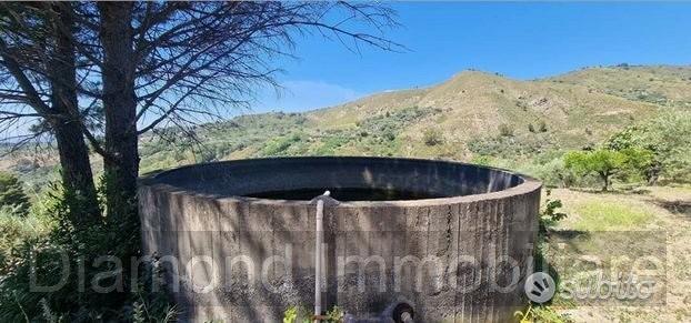Terreno 10.000mq con rustici a Calatabiano - Altro