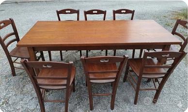Tavolo completo di 8 sedie 