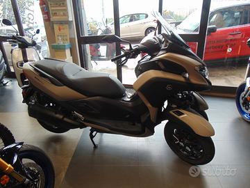 Yamaha Tricity 300 km zero colore sand grey