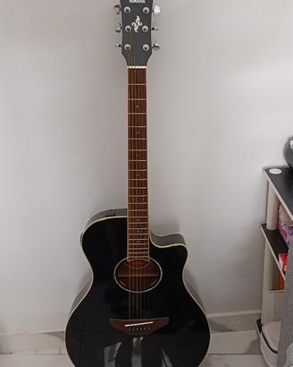 chitarra acustica  elettrificata  Yamaha APX 600