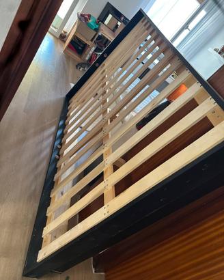 Letto moderno a terra di piazza e mezza