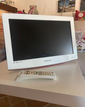 TV Samsung 19 pollici bianco con accessori
