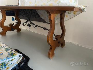 Tavolo fratini in legno con ferri battuti