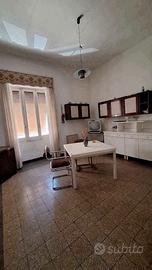 Via cervi ampio appartamento da restaurare