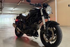 Ducati Monster 695 Dark