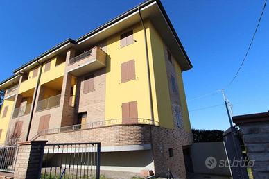 Villa di 350 m² con più di 5 locali e box auto a M