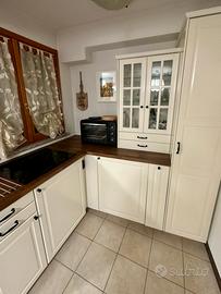 Angolo cucina con piano ad induzione Candy