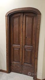 Porta antica a doppia anta in legno massello