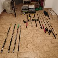 Canne da pesca e accessori vari.