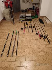 Canne da pesca e accessori vari.