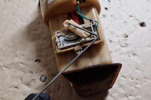 pompa benzina toyota yaris 