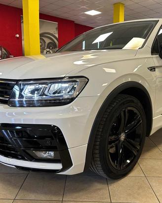 VOLKSWAGEN Tiguan 2.0 TDI R-LINE *DSG/VIRTUAL/X