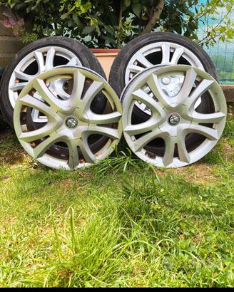 4 cerchi e 2 gomme 