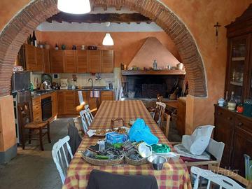Rustico / Casale di 116 m² con più di 5 locali a A