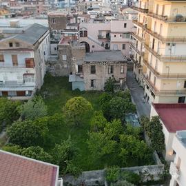 Soluzione indipendente con terreno - giardino priv