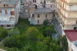 Soluzione indipendente con terreno - giardino priv