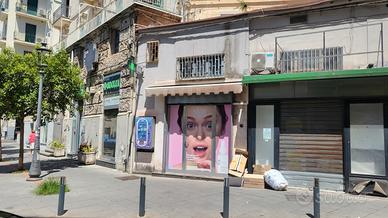 Locale commerciale 2 porte due livelli