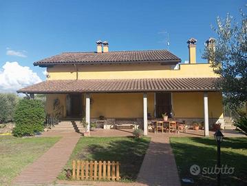 Villa di 227 m² con più di 5 locali a Lanuvio