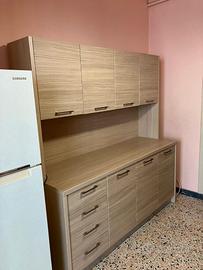Mobile su misura in legno laminato