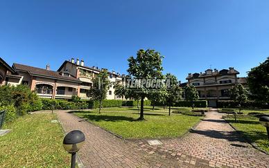 TRILOCALE CON DOPPI SERVIZI IN CONTESTO ESCLUSIVO!