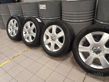 Cerchi in lega da 16 pollici originali Volkswagen 