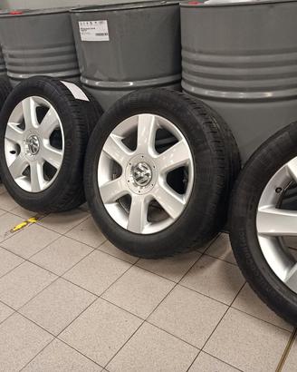 Cerchi in lega da 16 pollici originali Volkswagen 