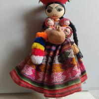 Bambola vintage artigianale di stoffa peruviana