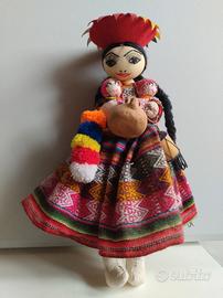 Bambola vintage artigianale di stoffa peruviana