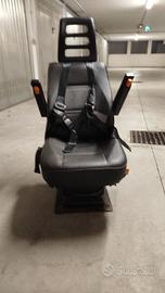 Sedile girevole manualmente