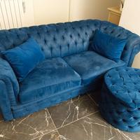divano modello chesterfield con poltrona e poggiap