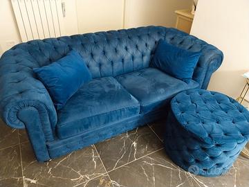 divano modello chesterfield con poltrona e poggiap