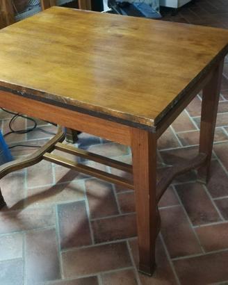 Tavolo in legno massello allungabile