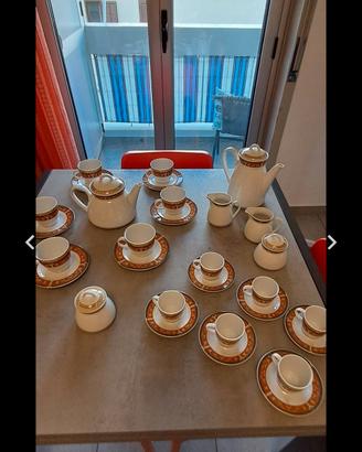 Servizio da caffè e tre 